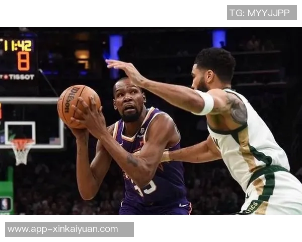 杜兰特第四节表现低迷未能得分球队遭遇失利令人失望 杜兰特第四节表现低迷未能得分球队遭遇失利令人失望