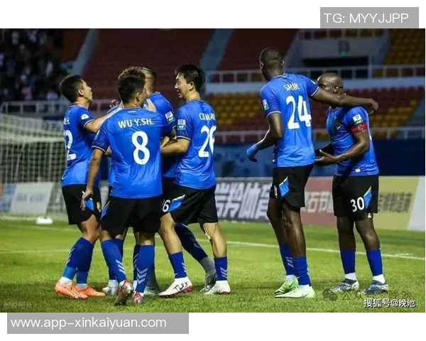 2025中甲大连鲲城队观众热情高涨总人数达75534场均超5000人 2025中甲大连鲲城队观众热情高涨总人数达75534场均超5000人