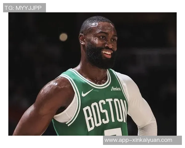 杰伦布朗称赞球队篮板保护表现出色为胜利奠定基础 杰伦布朗称赞球队篮板保护表现出色为胜利奠定基础