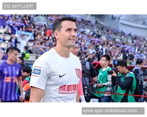 海港队回应辟谣周定洋加盟传闻强调转会窗口无关联系